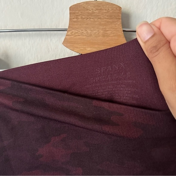 Spanx Burgundy Camoflauge Seamless Leggings Small - Picture 5 of 7